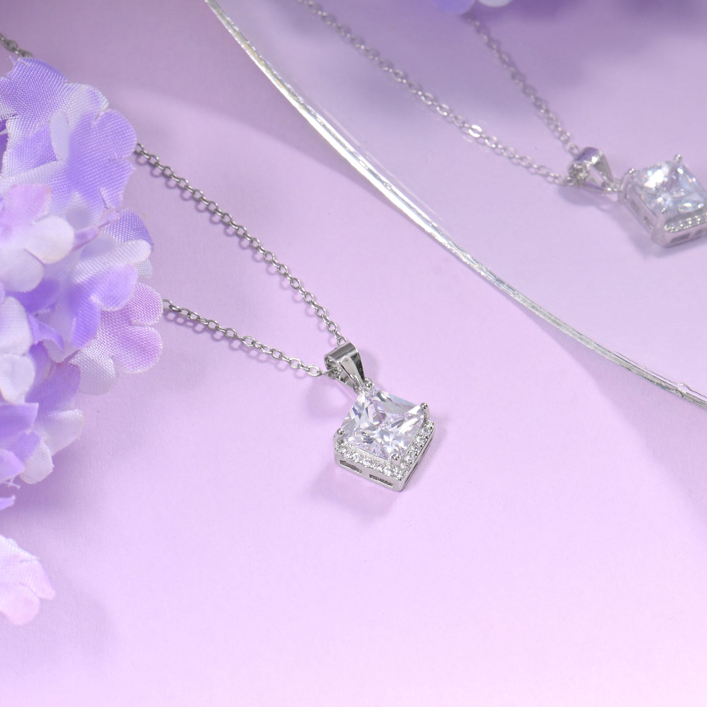 Modern Solitaire Zircon Silver Pendant with Link Chain