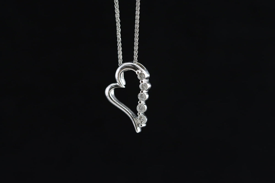 Solving Tarnish Issues: A Step-by-Step Guide for Silver Jewellery - RACHIVA