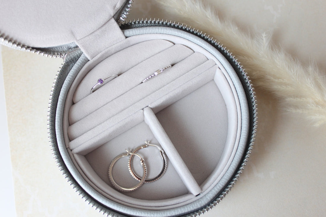 The Art of Accessorizing: Matching Silver Jewellery with Attire - RACHIVA