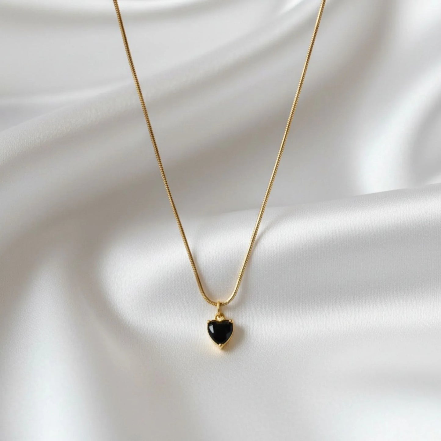 18K Gold Plated Black Heart Pendant Necklace - RACHIVA