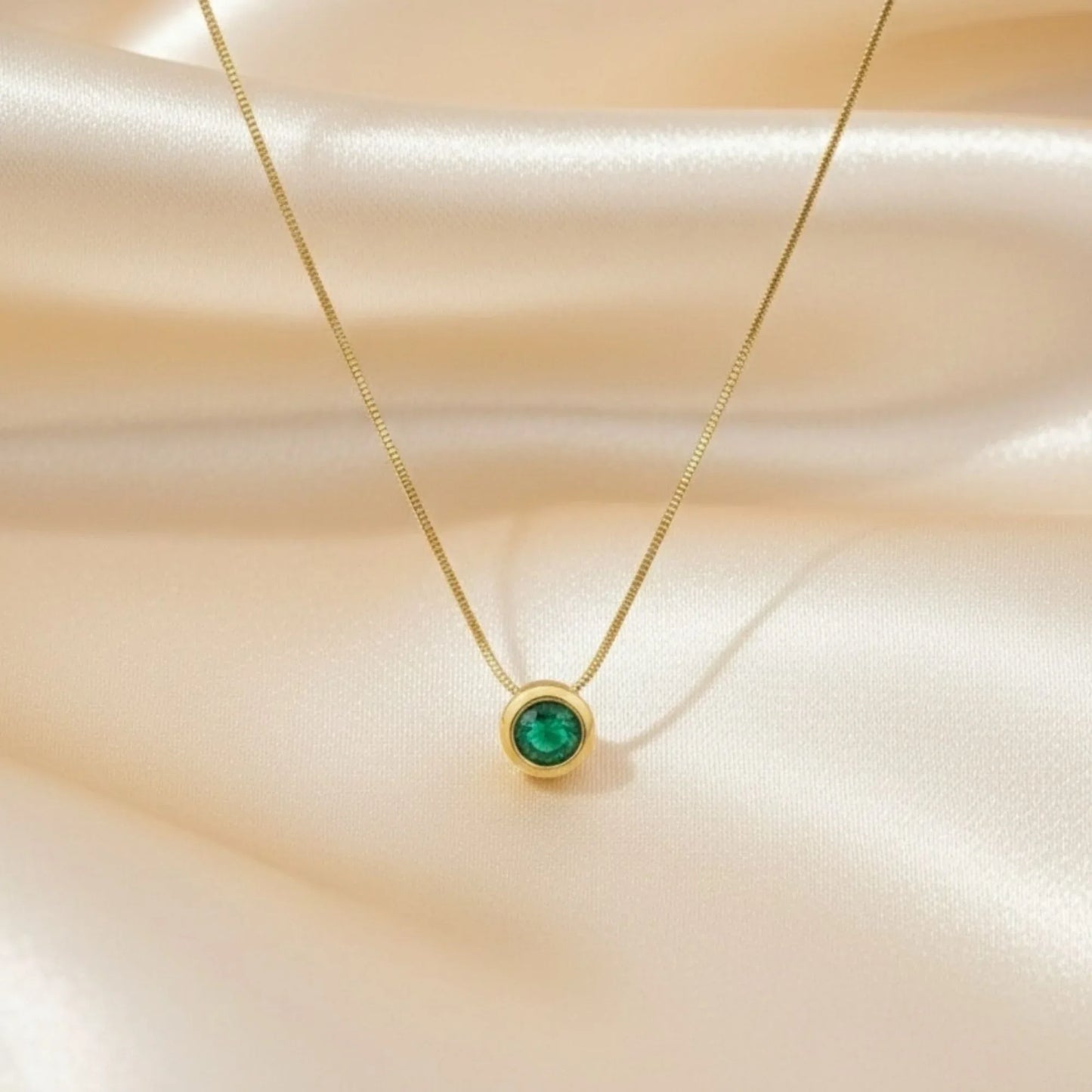 18K Gold Plated Minimal Green Round Zircon Pendant Necklace - RACHIVA