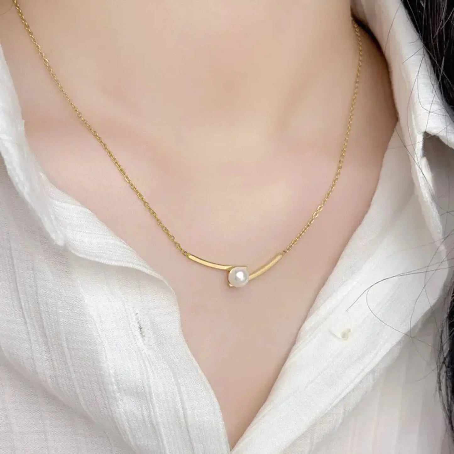 18K Gold Plated Minimal Pearl Curve Necklace - RACHIVA