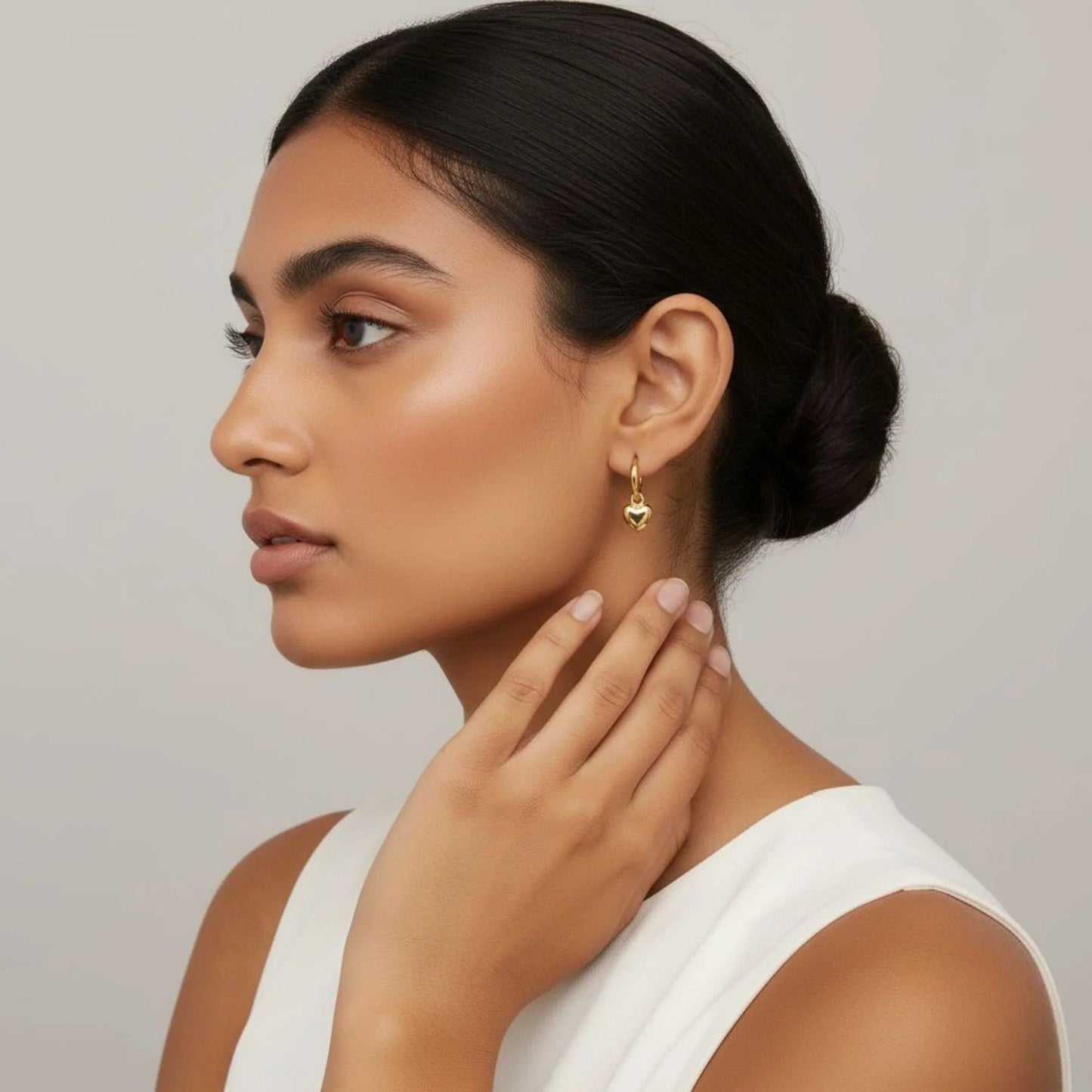 18K Gold Plated Heart Charm Hoop Earrings - RACHIVA