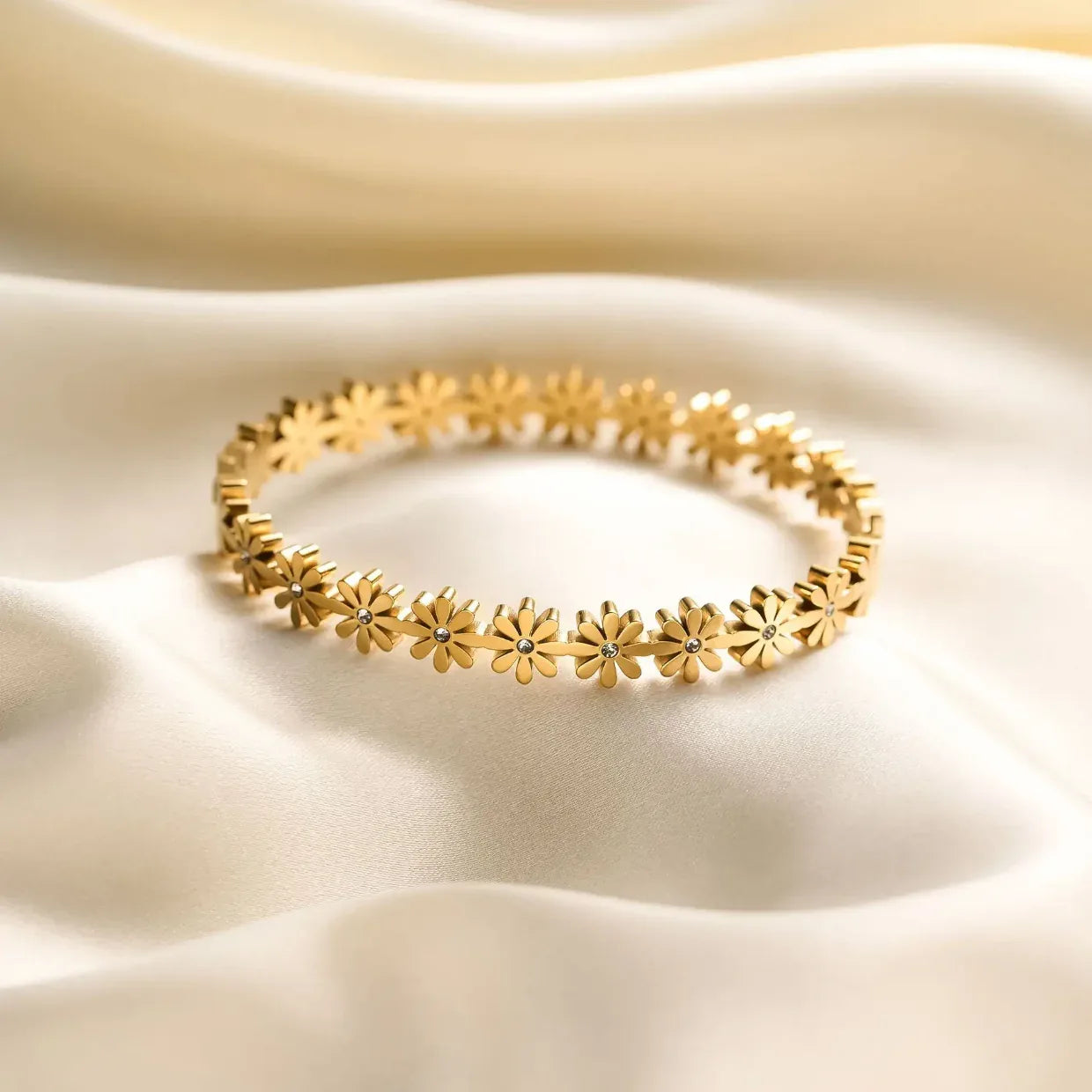 18K Gold Plated Daisy Floral Bangle Bracelet - RACHIVA
