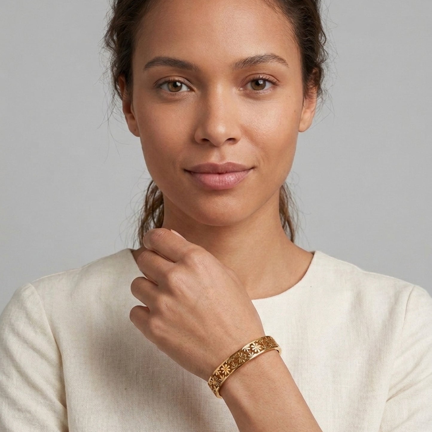 18K Gold Plated Daisy Flower Cutwork Cuff Bangle