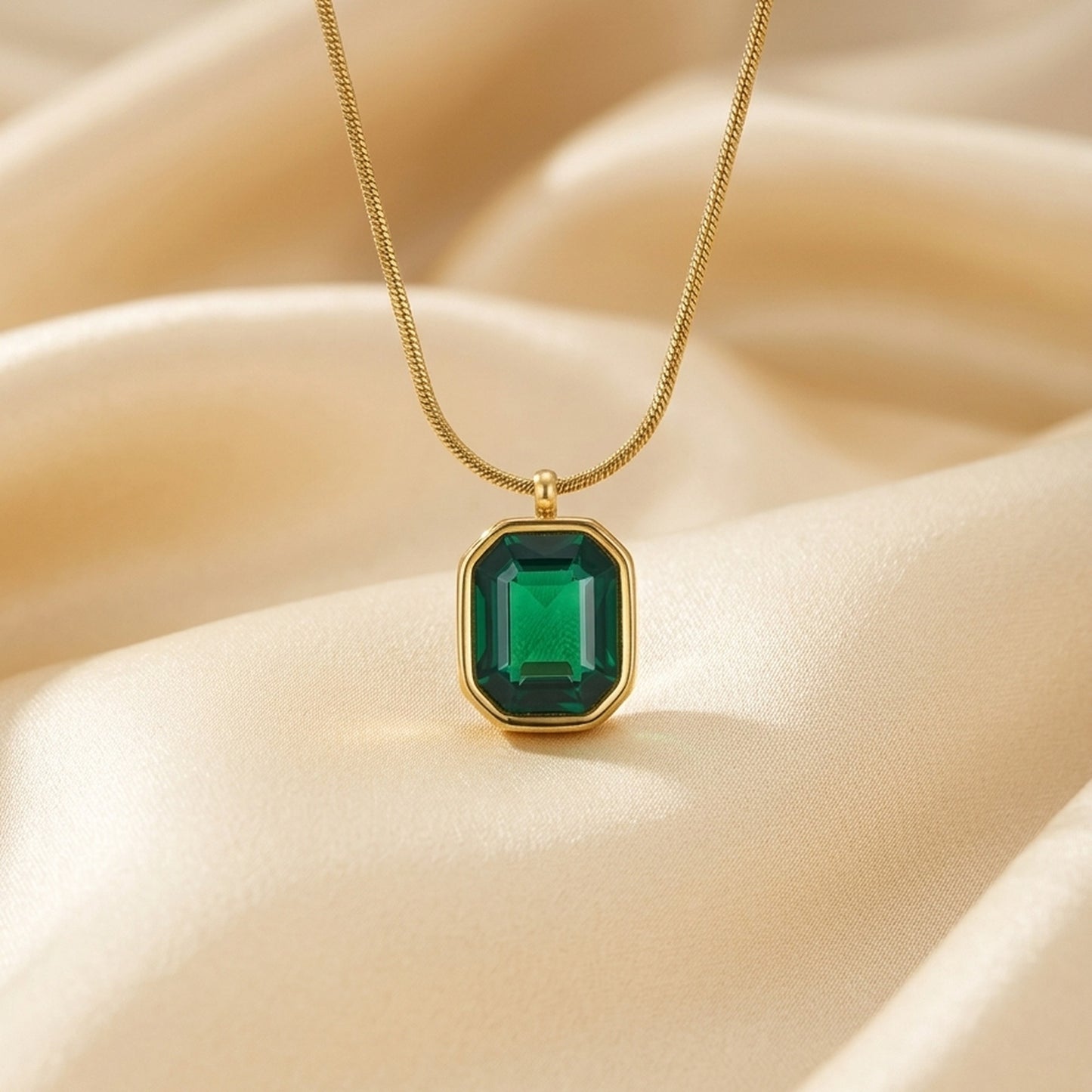 18K Gold Plated Emerald Green Crystal Pendant Necklace