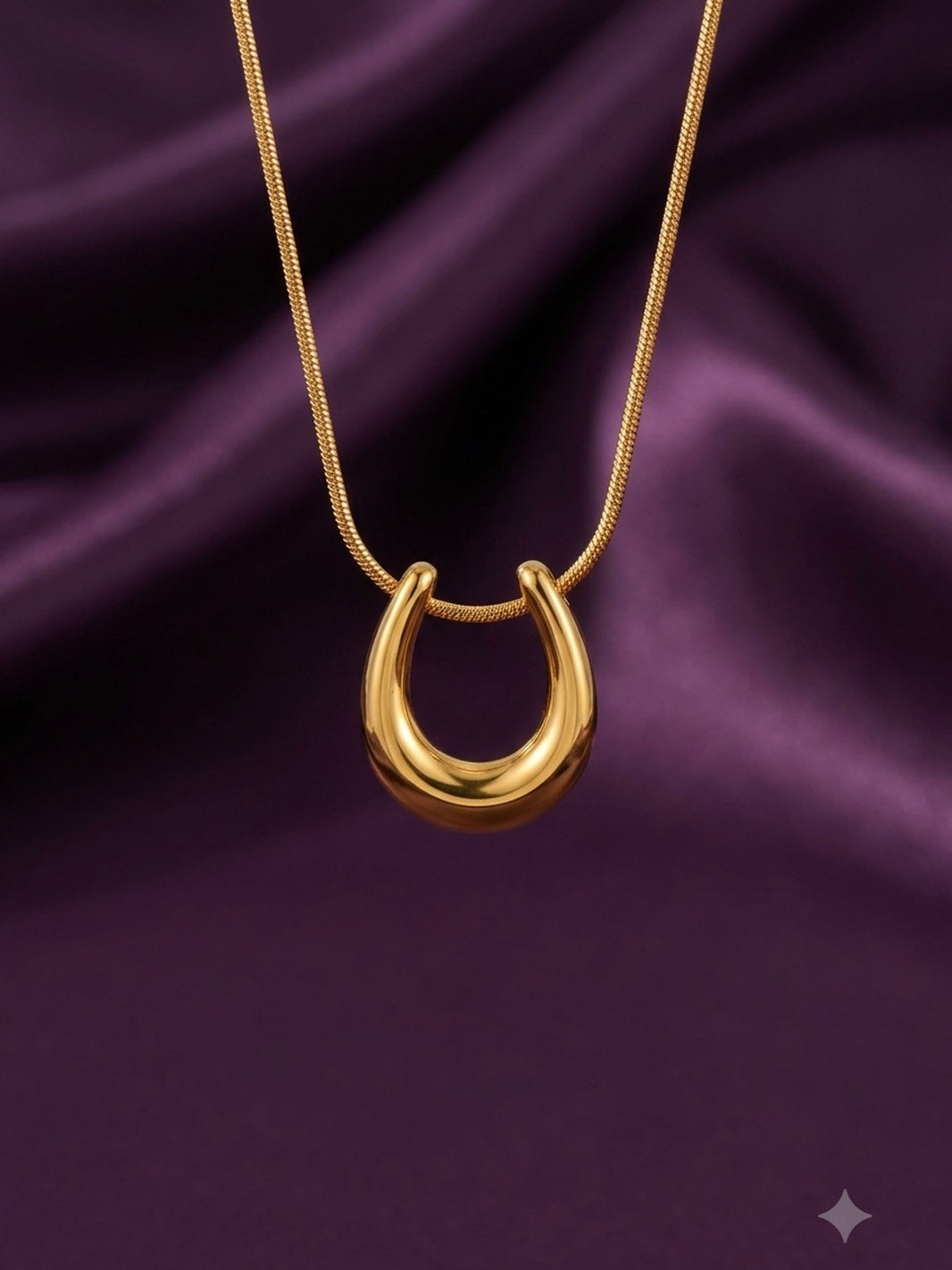 18K Gold Plated Horseshoe Pendant Necklace